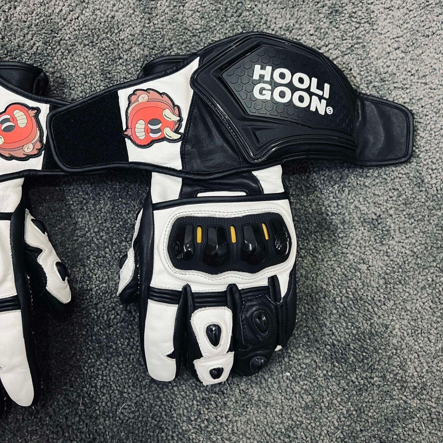 Race Ready Gloves - Black & White